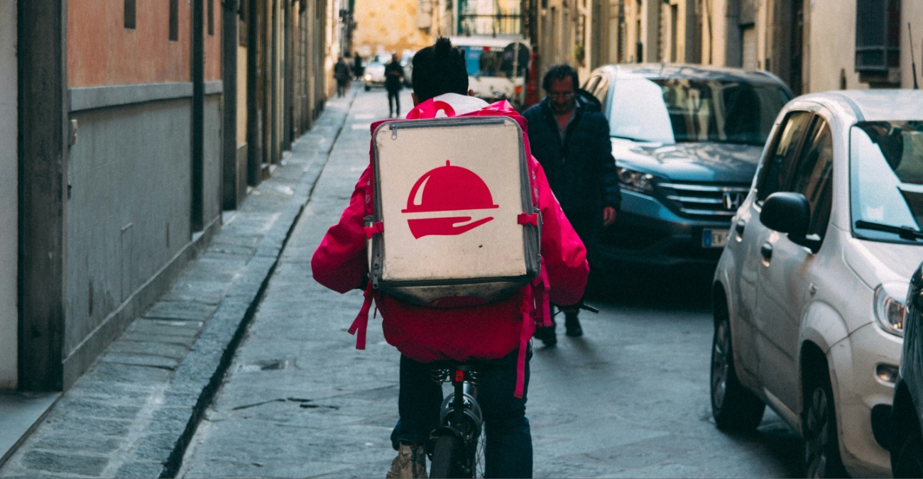 Ο καύσωνας «παγώνει» τα μεσημεριανά delivery Ο καύσωνας «παγώνει» τα μεσημεριανά delivery