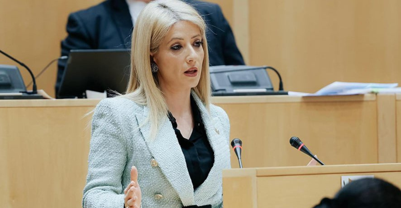 &Alpha;&nu;&nu;ί&tau;&alpha; &Delta;&eta;&mu;&eta;&tau;&rho;ί&omicron;&upsilon;: &Omicron;&iota; &alpha;&pi;ώ&lambda;&epsilon;&iota;&epsilon;&sigmaf; &tau;&omega;&nu; &kappa;&omicron;&upsilon;&rho;&epsilon;&mu;έ&nu;&omega;&nu; &mu;&pi;&omicron;&rho;&omicron;ύ&nu; &nu;&alpha; &alpha;&nu;&alpha;&pi;&lambda;&eta;&rho;&omega;&theta;&omicron;ύ&nu; &sigma;&epsilon; &beta;ά&theta;&omicron;&sigmaf; &delta;&epsilon;&kappa;&alpha;&epsilon;&tau;ί&alpha;&sigmaf;
