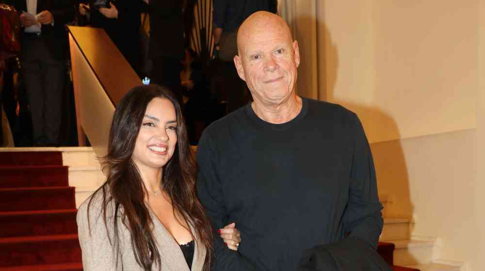 &Epsilon;&lambda;&pi;ί&delta;&alpha; &ndash; &Tau;&zeta;ώ&nu;&eta;: &Omicron; &iota;&delta;&iota;&alpha;ί&tau;&epsilon;&rho;&omicron;&sigmaf; &pi;&rho;&omicron;&omicron;&rho;&iota;&sigma;&mu;ό&sigmaf; &pi;&omicron;&upsilon; &epsilon;&pi;έ&lambda;&epsilon;&xi;&alpha;&nu; &gamma;&iota;&alpha; &tau;&omicron; &Pi;ά&sigma;&chi;&alpha; - &Phi;&omega;&tau;&omicron;&gamma;&rho;&alpha;&phi;ί&epsilon;&sigmaf;