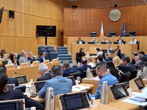 Ξανά στη Βουλή η διαχείριση πυρκαγιών και η αποκατάσταση πληγέντων