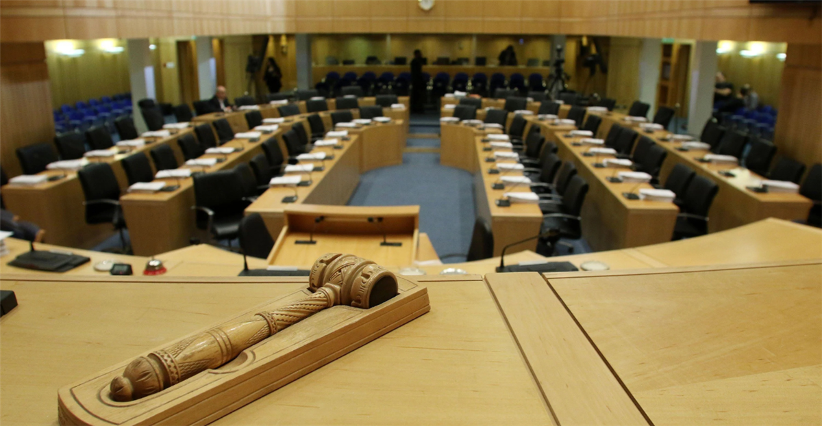 &Pi;&omicron;&lambda;&iota;&tau;&iota;&kappa;ό&sigmaf; &laquo;&pi;ό&lambda;&epsilon;&mu;&omicron;&sigmaf;&raquo; &gamma;&iota;&alpha; &tau;&eta;&nu; &Pi;&rho;&omicron;&epsilon;&delta;&rho;ί&alpha; &tau;&eta;&sigmaf; &Beta;&omicron;&upsilon;&lambda;ή&sigmaf; - &Tau;&alpha; &sigma;&epsilon;&nu;ά&rho;&iota;&alpha; &kappa;&alpha;&iota; &omicron;&iota; &sigma;&upsilon;&mu;&mu;&alpha;&chi;ί&epsilon;&sigmaf;