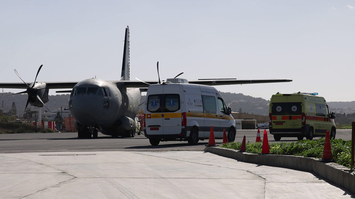 &Tau;&rho;&alpha;&gamma;&omega;&delta;ί&alpha; &sigma;&tau;&eta; &Chi;ί&omicron;: &Sigma;&tau;&eta;&nu; &Alpha;&theta;ή&nu;&alpha; &mu;&epsilon; &alpha;&epsilon;&rho;&omicron;&delta;&iota;&alpha;&kappa;&omicron;&mu;&iota;&delta;ή έ&xi;&iota; &tau;&rho;&alpha;&upsilon;&mu;&alpha;&tau;&iota;&sigma;&mu;έ&nu;&alpha; &pi;&alpha;&iota;&delta;&iota;ά