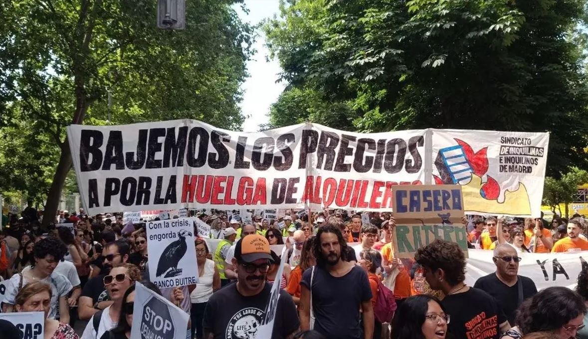 &Mu;&alpha;&delta;&rho;ί&tau;&eta;: &Mu;&alpha;&zeta;&iota;&kappa;ή &delta;&iota;&alpha;&delta;ή&lambda;&omega;&sigma;&eta; &gamma;&iota;&alpha; &tau;&iota;&sigmaf; &tau;&iota;&mu;έ&sigmaf; &tau;&omega;&nu; &epsilon;&nu;&omicron;&iota;&kappa;ί&omega;&nu; - &Sigma;&tau;&omicron;&iota;&chi;&epsilon;ί&alpha;-&sigma;&omicron;&kappa; &gamma;&iota;&alpha; &tau;&eta;&nu; &sigma;&tau;&epsilon;&gamma;&alpha;&sigma;&tau;&iota;&kappa;ή &kappa;&rho;ί&sigma;&eta;