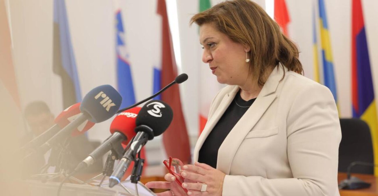 &laquo;&Pi;&rho;ά&sigma;&iota;&nu;&omicron;&raquo; &Omicron;&lambda;&omicron;&mu;έ&lambda;&epsilon;&iota;&alpha;&sigmaf; &gamma;&iota;&alpha; &kappa;&rho;&iota;&tau;ή&rho;&iota;&alpha; &alpha;&xi;&iota;&omicron;&lambda;ό&gamma;&eta;&sigma;&eta;&sigmaf; &epsilon;&kappa;&pi;&alpha;&iota;&delta;&epsilon;&upsilon;&tau;&iota;&kappa;ώ&nu;-&Chi;&alpha;&iota;&rho;&epsilon;&tau;ί&zeta;&epsilon;&iota; &eta; &Upsilon;&Pi;&Alpha;&Nu;