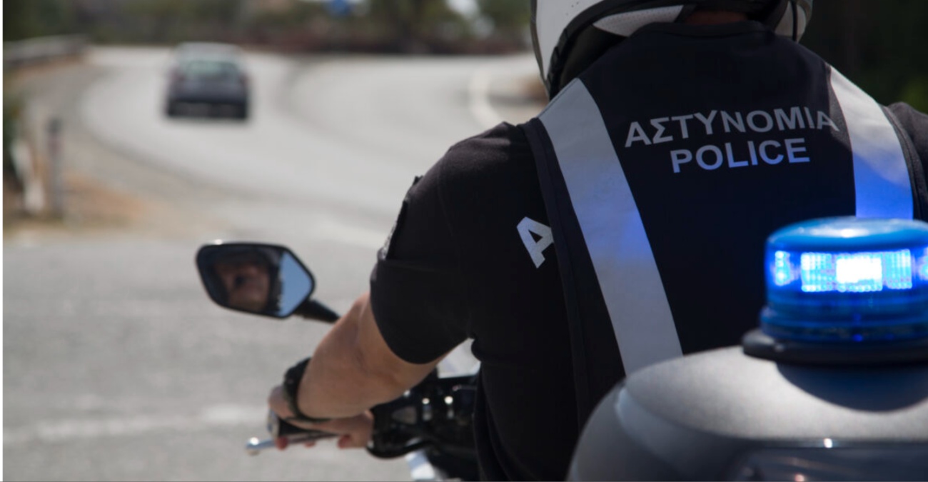 Κυκλοφοριακό χάος σε κυκλικό κόμβο στη Λεμεσό – Αποκολλήθηκε καρότσα φορτηγού Κυκλοφοριακό χάος σε κυκλικό κόμβο στη Λεμεσό – Αποκολλήθηκε καρότσα φορτηγού