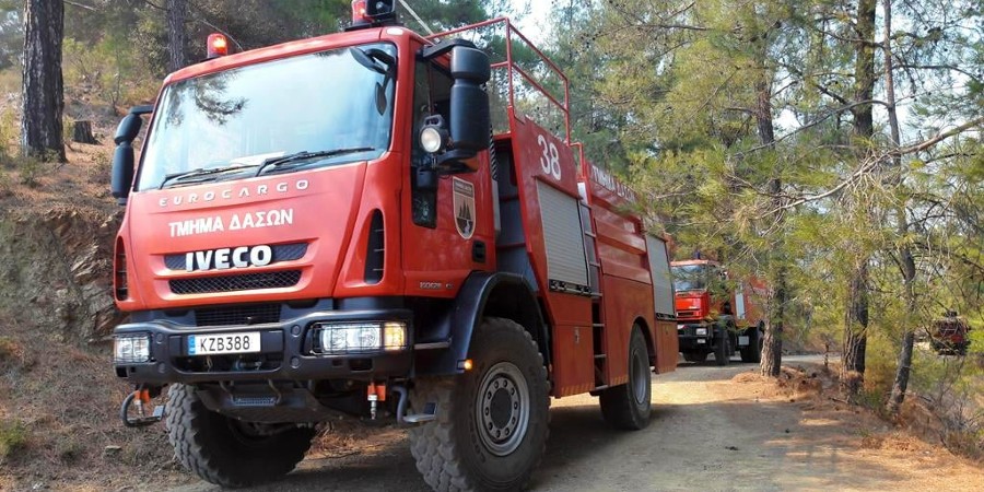 Μεγάλη πυρκαγιά στη Λεμεσό – Στη μάχη τέσσερα πτητικά μέσα