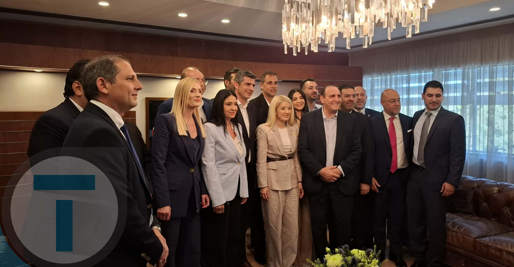 &Eta; &alpha;&tau;ά&kappa;&alpha; &tau;&eta;&sigmaf; &Alpha;&nu;&nu;ί&tau;&alpha;&sigmaf; &Delta;&eta;&mu;&eta;&tau;&rho;ί&omicron;&upsilon; &sigma;&tau;&omicron;&nu; &Zeta;&alpha;&chi;&alpha;&rho;ί&alpha; &Kappa;&omicron;&upsilon;&lambda;ί&alpha; &pi;&omicron;&upsilon; &pi;&rho;&omicron;&kappa;ά&lambda;&epsilon;&sigma;&epsilon; &chi;&alpha;&mu;ό&gamma;&epsilon;&lambda;&alpha; - &Delta;&epsilon;ί&tau;&epsilon; &phi;&omega;&tau;&omicron;&gamma;&rho;&alpha;&phi;ί&epsilon;&sigmaf;