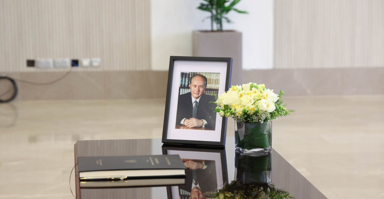 Βαρύ κλίμα στο Προεδρικό: Ο Χριστοδουλίδης υπέγραψε το βιβλίο συλλυπητηρίων για τον Γιώργο Βασιλείου