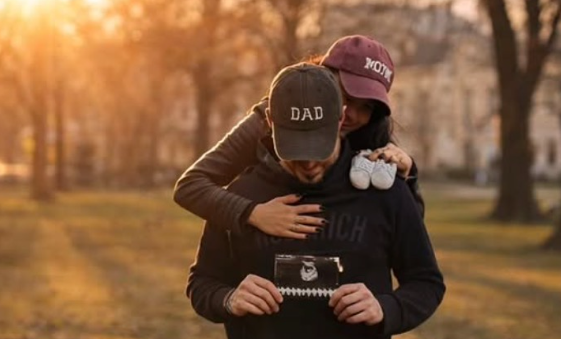 &Kappa;ύ&pi;&rho;&iota;&alpha; &tau;&rho;&alpha;&gamma;&omicron;&upsilon;&delta;ί&sigma;&tau;&rho;&iota;&alpha; &pi;&epsilon;&rho;&iota;&mu;έ&nu;&epsilon;&iota; &tau;&omicron; &pi;&rho;ώ&tau;&omicron; &tau;&eta;&sigmaf; &pi;&alpha;&iota;&delta;ί - &Tau;&omicron; &sigma;&upsilon;&gamma;&kappa;&iota;&nu;&eta;&tau;&iota;&kappa;ό &beta;ί&nu;&tau;&epsilon;&omicron; &pi;&omicron;&upsilon; &delta;&eta;&mu;&omicron;&sigma;ί&epsilon;&upsilon;&sigma;&epsilon;