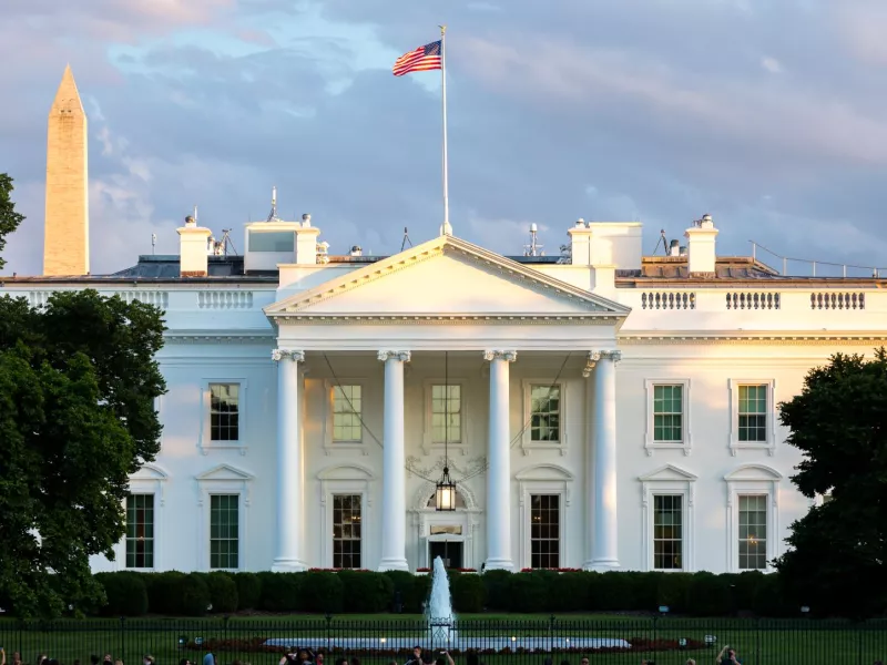 &Alpha;&mu;&epsilon;&rho;&iota;&kappa;&alpha;&nu;&omicron;ί &alpha;&xi;&iota;&omega;&mu;&alpha;&tau;&omicron;ύ&chi;&omicron;&iota; &beta;&lambda;έ&pi;&omicron;&upsilon;&nu; &sigma;ύ&nu;&tau;&omicron;&mu;&alpha; &delta;&epsilon;ύ&tau;&epsilon;&rho;&omicron; &gamma;ύ&rho;&omicron; &sigma;&upsilon;&nu;&omicron;&mu;&iota;&lambda;&iota;ώ&nu; &mu;&epsilon; &tau;&omicron; &Iota;&rho;ά&nu;