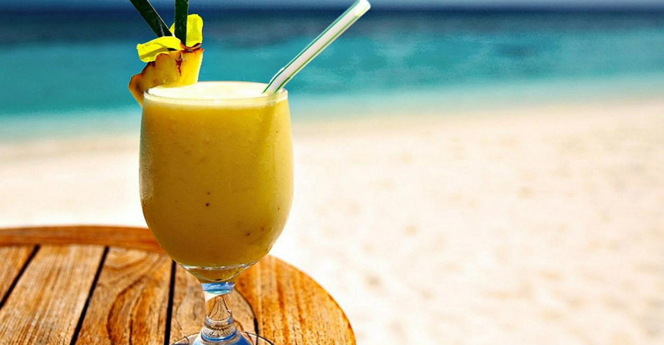 5 εξωτικά beach bars που θα σε συναρπάσουν – Ζήσε τη μαγεία του Αυγούστου