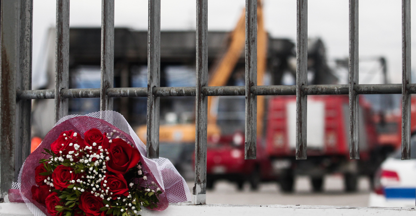 &Tau;&rho;&iota;ή&mu;&epsilon;&rho;&omicron; &pi;έ&nu;&theta;&omicron;&sigmaf; &sigma;&tau;&eta; &Theta;&epsilon;&sigma;&sigma;&alpha;&lambda;ί&alpha; &gamma;&iota;&alpha; &tau;&eta;&nu; &tau;&rho;&alpha;&gamma;&omega;&delta;ί&alpha; &sigma;&tau;&eta; &Beta;&iota;&omicron;&lambda;ά&nu;&tau;&alpha;