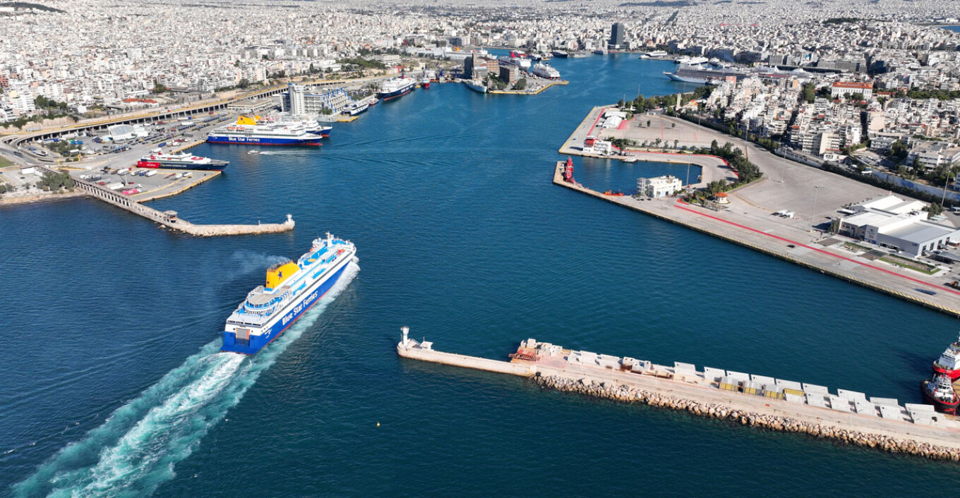 Σορός γυναίκας ανασύρθηκε από το Λιμενικό στο λιμάνι του Πειραιά Σορός γυναίκας ανασύρθηκε από το Λιμενικό στο λιμάνι του Πειραιά