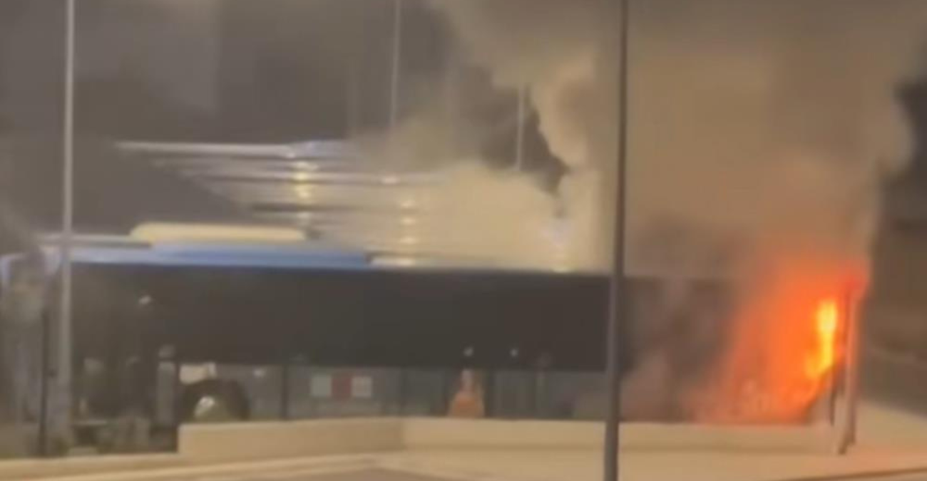 Έκτακτη σύσκεψη μετά την πυρκαγιά σε λεωφορείο στην Πάφο