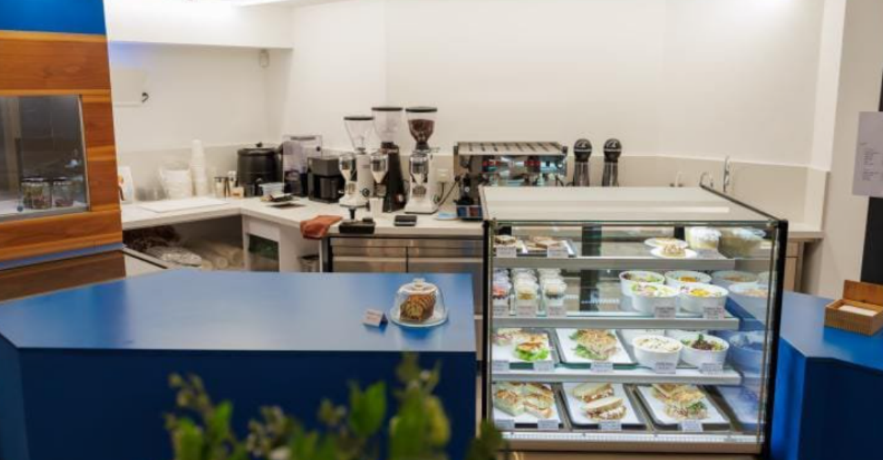 &Tau;&omicron; &chi;&rho;&upsilon;&sigma;&omicron;&chi;&omicron;&epsilon;ί&omicron; &pi;&omicron;&upsilon; &mu;&epsilon;&tau;&alpha;&tau;&rho;ά&pi;&eta;&kappa;&epsilon; &sigma;&tau;&omicron; &pi;&iota;&omicron; &iota;&delta;&iota;&alpha;ί&tau;&epsilon;&rho;&omicron; caf&eacute; &tau;&eta;&sigmaf; &pi;ό&lambda;&eta;&sigmaf; &ndash; &Alpha;&xi;ί&zeta;&epsilon;&iota; &nu;&alpha; &tau;&omicron; &epsilon;&pi;&iota;&sigma;&kappa;&epsilon;&phi;&theta;&epsilon;ί&sigmaf;