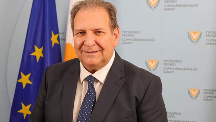 &Beta;. &Pi;&alpha;&pi;&alpha;&delta;ό&pi;&omicron;&upsilon;&lambda;&omicron;&sigmaf;: &laquo;&Alpha;&gamma;&gamma;έ&lambda;&omicron;&upsilon;&sigmaf; &nu;&alpha; &kappa;&alpha;&tau;&epsilon;&beta;ά&sigma;&epsilon;&iota; &omicron; &Pi;&rho;ό&epsilon;&delta;&rho;&omicron;&sigmaf;, &kappa;ά&pi;&omicron;&iota;&omicron;&iota; &theta;&alpha; &pi;&omicron;&upsilon;&nu; &pi;&omega;&sigmaf; &delta;&epsilon;&nu; &theta;έ&lambda;&omicron;&upsilon;&nu; &tau;&omicron;&nu; &pi;&alpha;&rho;ά&delta;&epsilon;&iota;&sigma;&omicron;&raquo;
