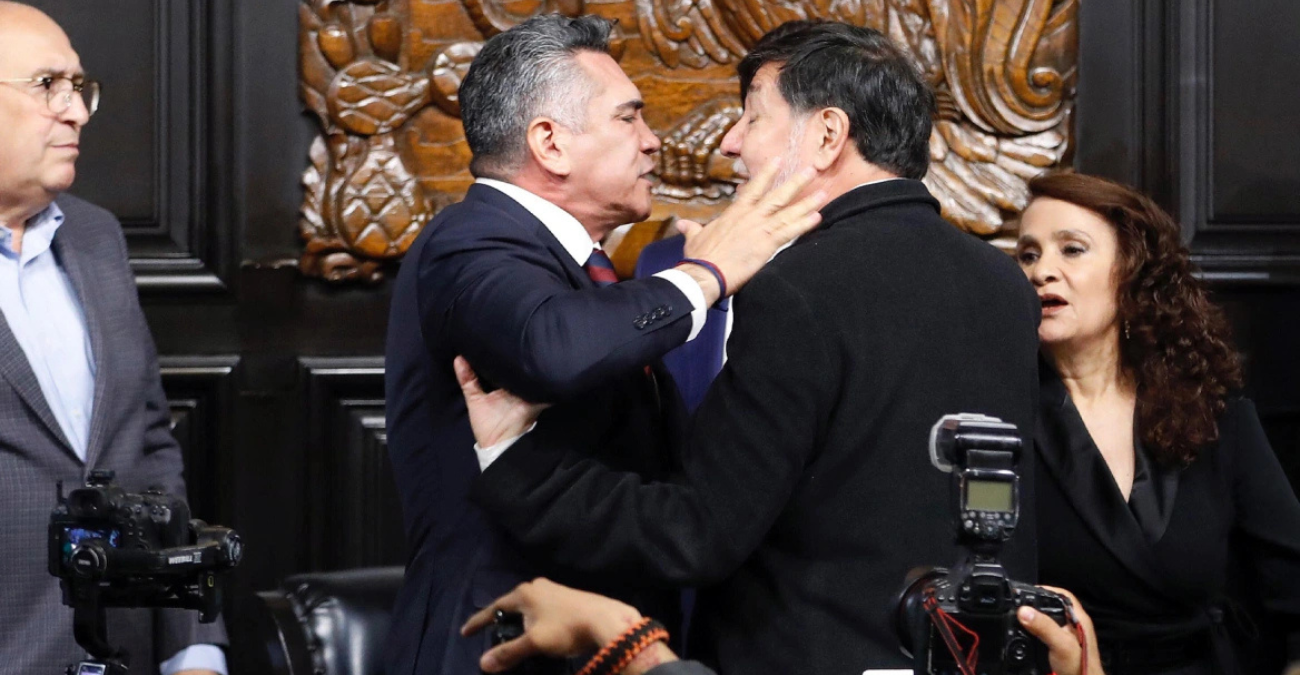 Άγρια συμπλοκή στη Γερουσία του Μεξικού: Ήρθαν στα χέρια με αφορμή την εμπλοκή των ΗΠΑ κατά των καρτέλ Άγρια συμπλοκή στη Γερουσία του Μεξικού: Ήρθαν στα χέρια με αφορμή την εμπλοκή των ΗΠΑ κατά των καρτέλ