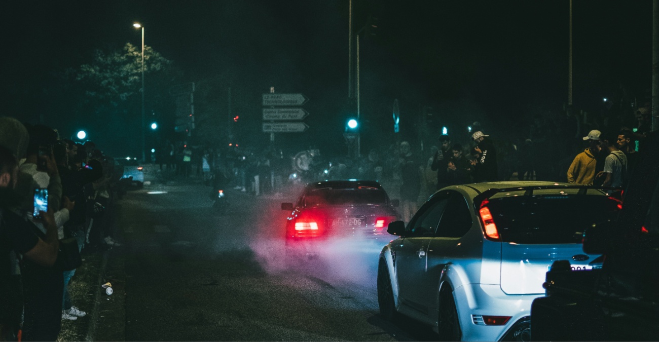 Η στιγμή που παράνομη κόντρα καταλήγει σε σύγκρουση – Αγανακτισμένοι οι κάτοικοι, προβληματισμένη η Αστυνομία