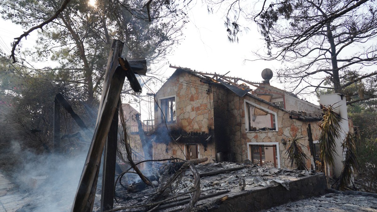 Τσουλόφτας για πυρκαγιά Λεμεσού: Έλεγχος 700 κατοικιών Τσουλόφτας για πυρκαγιά Λεμεσού: Έλεγχος 700 κατοικιών
