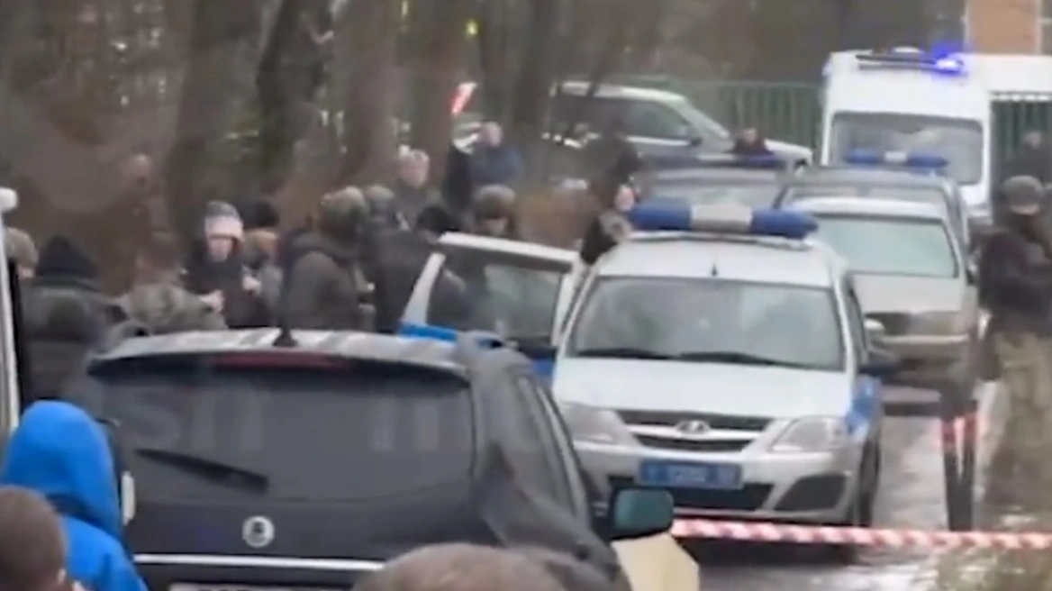 Νεκρός ένας μαθητής, τραυματίστηκε ο φύλακας