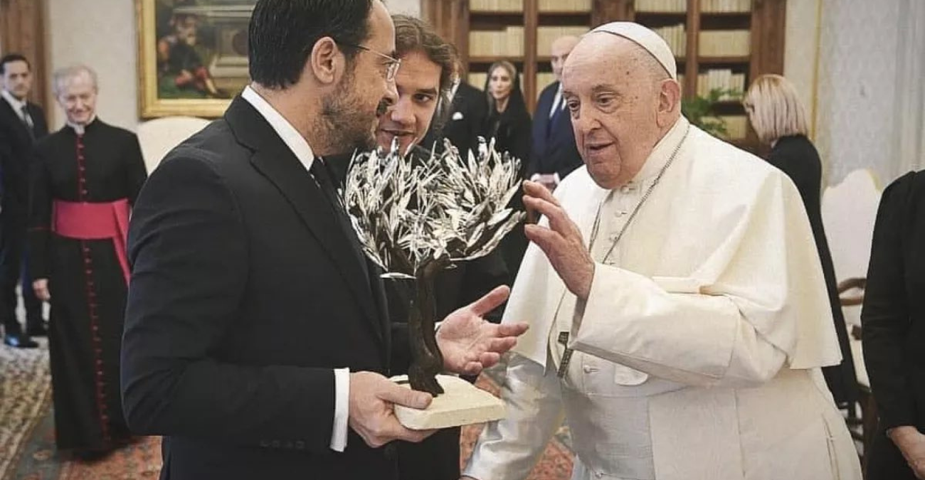 «Φάρος ταπεινότητας, συμπόνιας και ειρήνης» «Φάρος ταπεινότητας, συμπόνιας και ειρήνης»