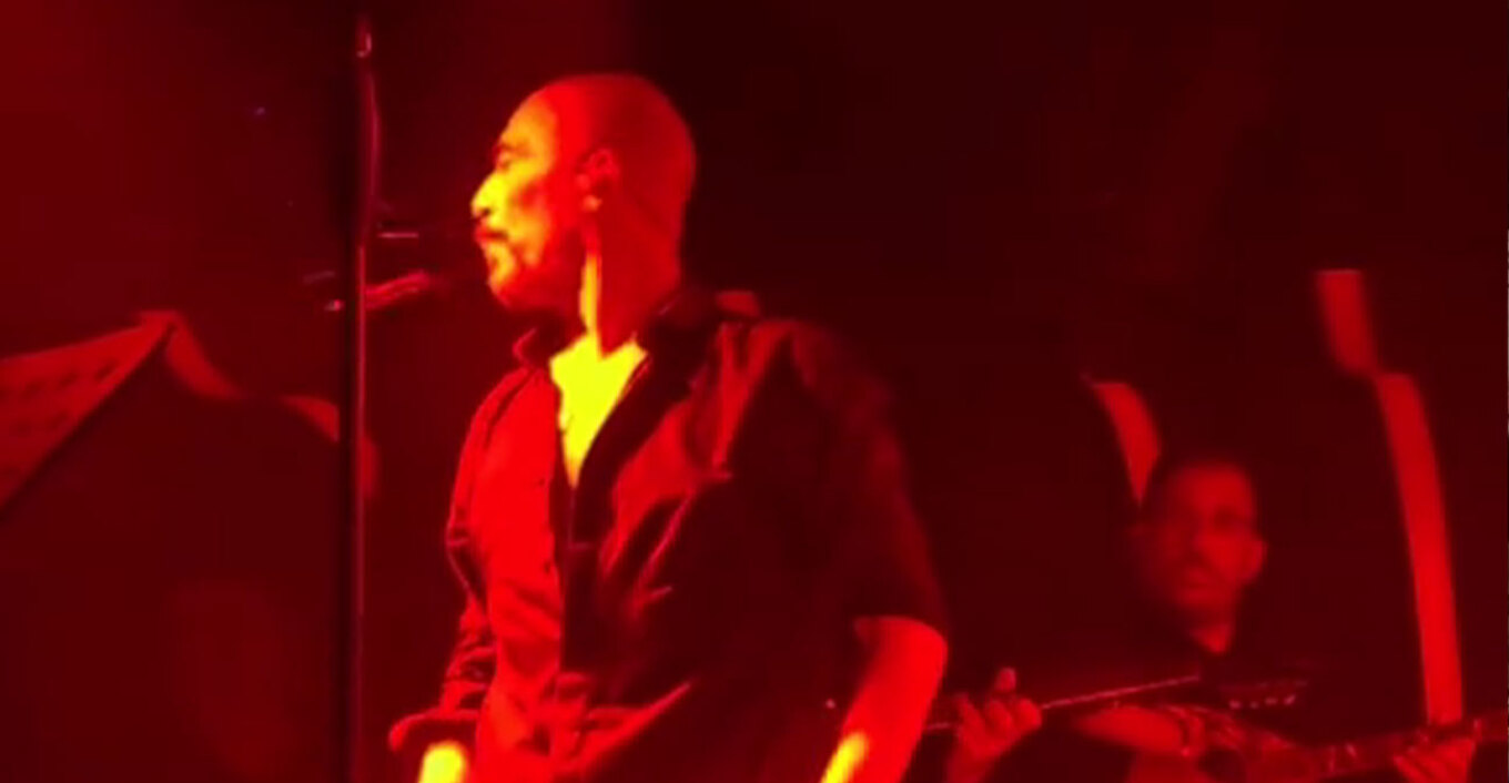 Video: Εκνευρισμένος ο Βαλάντης με τους μουσικούς του, έφτυσε στη σκηνή – Η απάντηση του τραγουδιστή