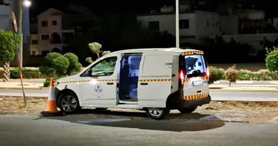 &Pi;&rho;ά&sigma;&iota;&nu;&omicron; &alpha;&pi;ό &tau;&eta; &Beta;&omicron;&upsilon;&lambda;ή - &Mu;&pi;&alpha;ί&nu;&omicron;&upsilon;&nu; &phi;ά&rho;&omicron;&iota; &sigma;&tau;&alpha; &beta;&alpha;&nu; &mu;&epsilon; &kappa;&iota;&nu;&eta;&tau;έ&sigmaf; &kappa;ά&mu;&epsilon;&rho;&epsilon;&sigmaf;