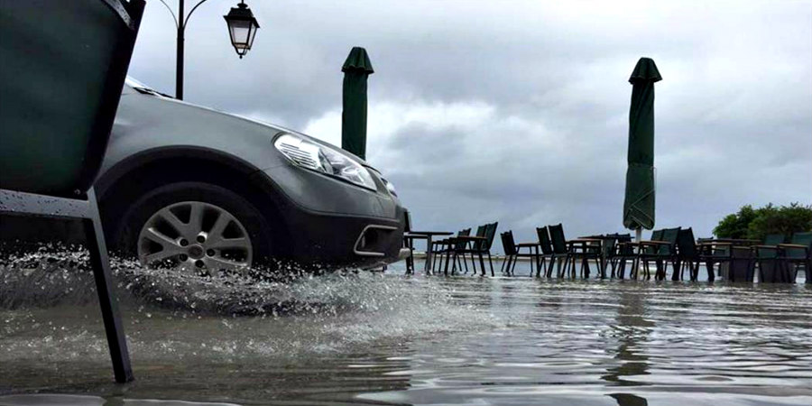 &Sigma;&alpha;&rho;ώ&nu;&epsilon;&iota; &eta; &kappa;&alpha;&kappa;&omicron;&kappa;&alpha;&iota;&rho;ί&alpha;: &Pi;ά&sigma;&sigma;&alpha;&lambda;&omicron;&sigmaf; &tau;&eta;&sigmaf; &Alpha;&Eta;&Kappa; &kappa;&alpha;&tau;&alpha;&pi;&lambda;ά&kappa;&omega;&sigma;&epsilon; ό&chi;&eta;&mu;&alpha; - Έ&pi;&epsilon;&sigma;&alpha;&nu; &delta;έ&nu;&tau;&rho;&alpha; &kappa;&alpha;&iota; &pi;&lambda;&eta;&mu;&mu;ύ&rho;&iota;&sigma;&alpha;&nu; &delta;&rho;ό&mu;&omicron;&iota;
