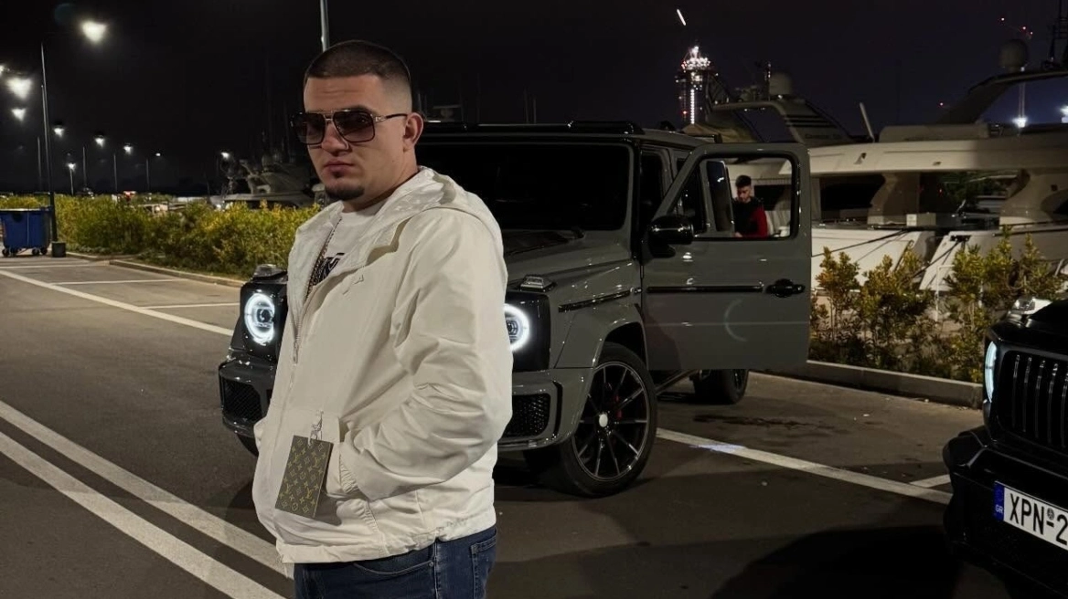 «Ανυπόστατες οι φήμες για παραβίαση όρων, δεν έχει βραχιολάκι» λέει ο δικηγόρος του τράπερ μετά τη σύλληψή του «Ανυπόστατες οι φήμες για παραβίαση όρων, δεν έχει βραχιολάκι» λέει ο δικηγόρος του τράπερ μετά τη σύλληψή του