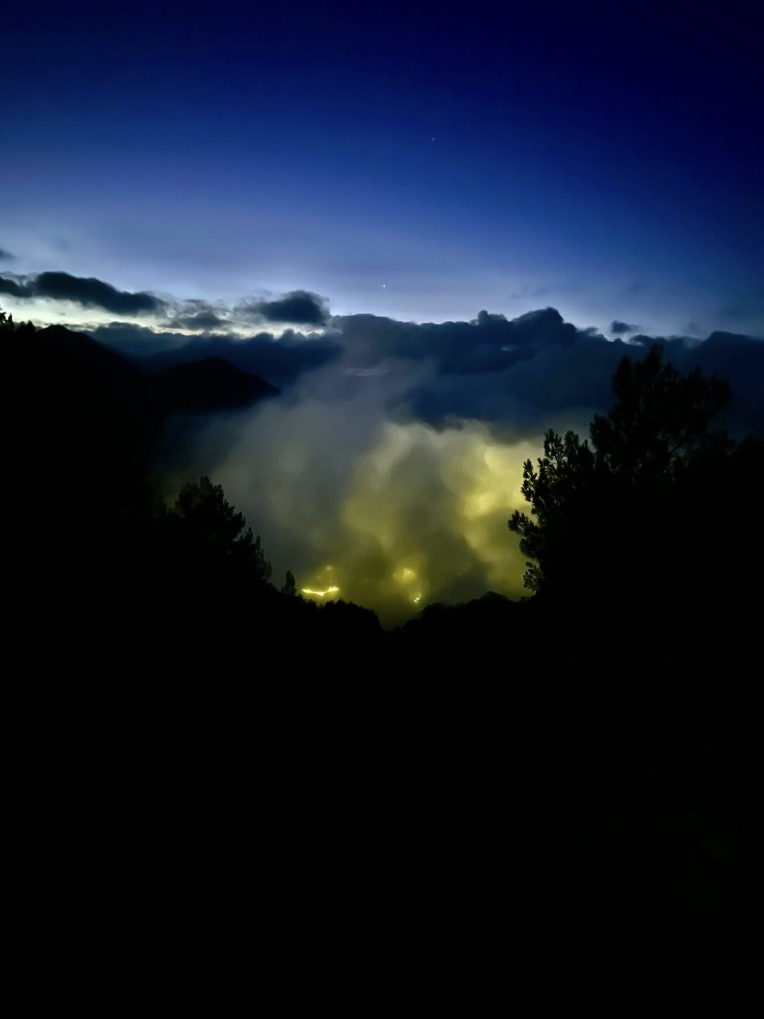 «Εξωπραγματικό» φαινόμενο: Κυπριακό χωριό «χάθηκε» στην ομίχλη «Εξωπραγματικό» φαινόμενο: Κυπριακό χωριό «χάθηκε» στην ομίχλη