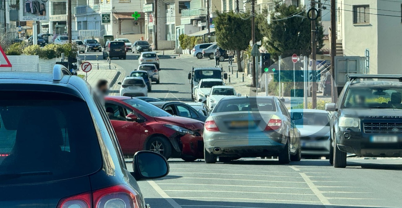 ΣΥΜΒΑΙΝΕΙ ΤΩΡΑ: Σύγκρουση δύο οχημάτων στη Λευκωσία ΣΥΜΒΑΙΝΕΙ ΤΩΡΑ: Σύγκρουση δύο οχημάτων στη Λευκωσία