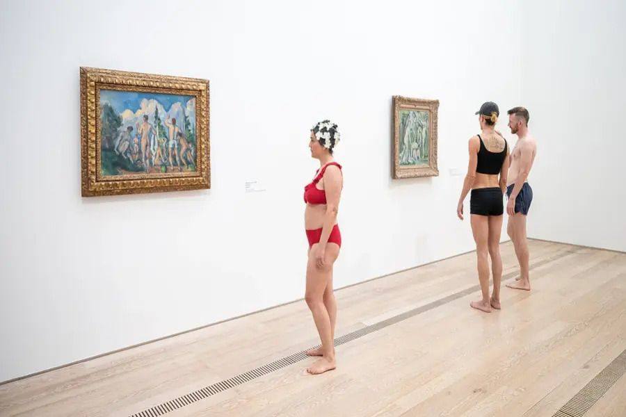 VIDEO - Τα είδαμε όλα: Σε αυτό το μουσείο έχεις δωρεάν είσοδο , αρκεί να... βγάλεις τα ρούχα σου