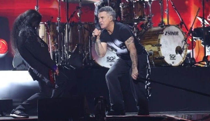 &Rho;ό&mu;&pi;&iota; &Gamma;&omicron;&upsilon;ί&lambda;&iota;&alpha;&mu;&sigmaf;: &Tau;έ&lambda;&omicron;&sigmaf; &sigma;&upsilon;&nu;&epsilon;&rho;&gamma;&alpha;&sigma;ί&alpha;&sigmaf; &mu;&epsilon; &tau;&omicron;&nu; &mu;ά&nu;&alpha;&tau;&zeta;έ&rho; &tau;&omicron;&upsilon; &mu;&epsilon;&tau;ά &alpha;&pi;ό 14 &chi;&rho;ό&nu;&iota;&alpha; - T&iota; &sigma;&upsilon;&nu;έ&beta;&eta;;