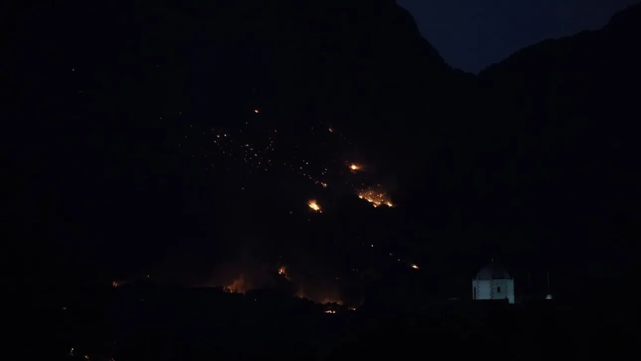 &Nu;έ&alpha; &nu;ύ&chi;&tau;&alpha; &laquo;&kappa;ό&lambda;&alpha;&sigma;&eta;&sigmaf;&raquo; &sigma;&tau;&omicron; &Rho;έ&theta;&upsilon;&mu;&nu;&omicron;: &Sigma;&upsilon;&nu;&epsilon;&chi;&epsilon;ί&sigmaf; &alpha;&nu;&alpha;&zeta;&omega;&pi;&upsilon;&rho;ώ&sigma;&epsilon;&iota;&sigmaf; &sigma;&tau;&eta;&nu; &Pi;ά&rho;&omicron;, &mu;έ&tau;&omega;&pi;&alpha; &sigma;&epsilon; Ά&nu;&delta;&rho;&omicron; &kappa;&alpha;&iota; &Kappa;ά&lambda;&upsilon;&mu;&nu;&omicron;