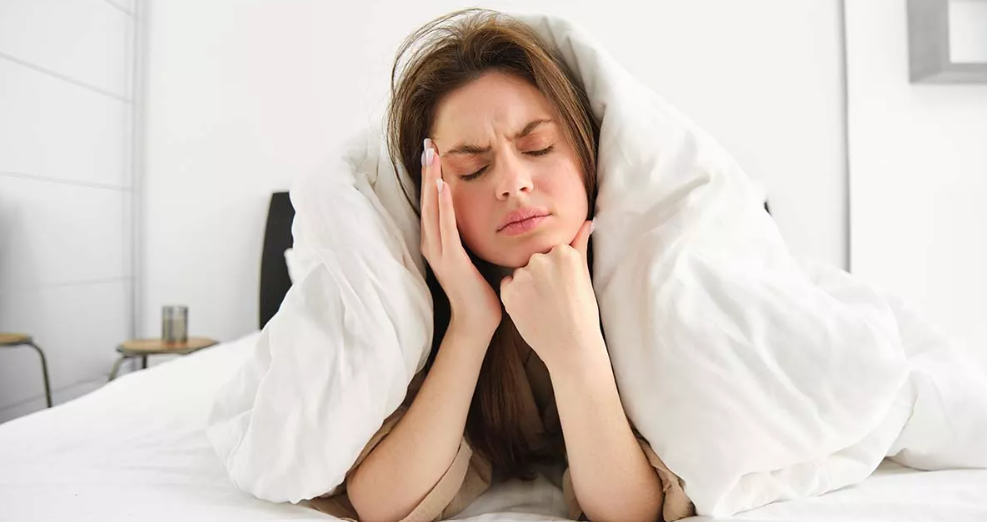 Γιατί δεν «σηκώνουμε» το αλκοόλ όσο μεγαλώνουμε; Ένας επιστήμονας εξηγεί