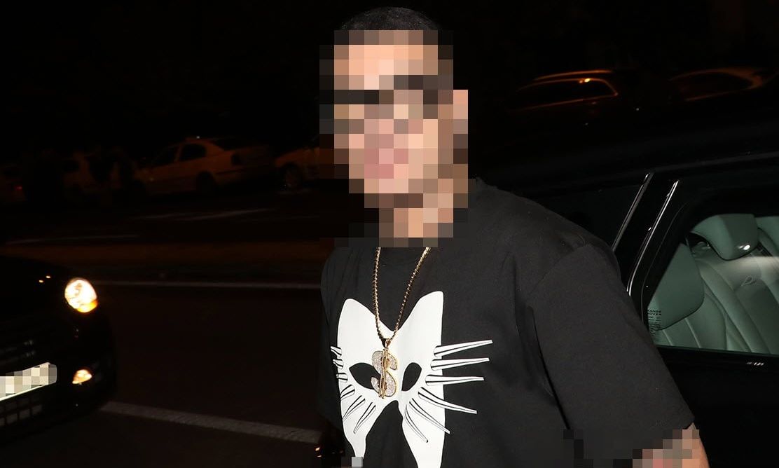 Αυτός είναι ο γνωστός τράπερ που πιάστηκε για φοροδιαφυγή Αυτός είναι ο γνωστός τράπερ που πιάστηκε για φοροδιαφυγή