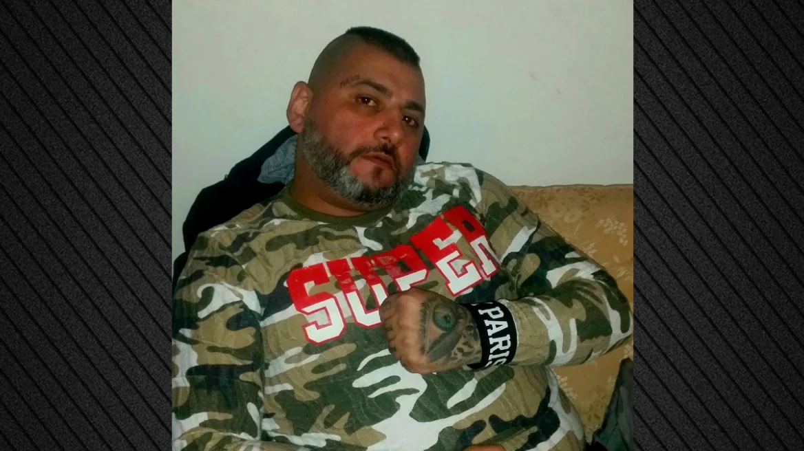 &laquo;&Tau;&omicron; &chi;&tau;ύ&pi;&eta;&sigma;&alpha; &mu;&epsilon; &mu;&alpha;&chi;&alpha;ί&rho;&iota; &gamma;&iota;&alpha; &nu;&alpha; &sigma;&pi;ά&sigma;&epsilon;&iota; &omicron; &pi;ά&gamma;&omicron;&sigmaf;&raquo;: &Sigma;&omicron;&kappa;ά&rho;&epsilon;&iota; &omicron; &iota;&sigma;&chi;&upsilon;&rho;&iota;&sigma;&mu;ό&sigmaf; &tau;&omicron;&upsilon; 43&chi;&rho;&omicron;&nu;&omicron;&upsilon; &gamma;&iota;&alpha; &tau;&omicron;&nu; &theta;ά&nu;&alpha;&tau;&omicron; &tau;&omicron;&upsilon; &beta;&rho;έ&phi;&omicron;&upsilon;&sigmaf; &sigma;&tau;&eta;&nu; &Kappa;&upsilon;&psi;έ&lambda;&eta;