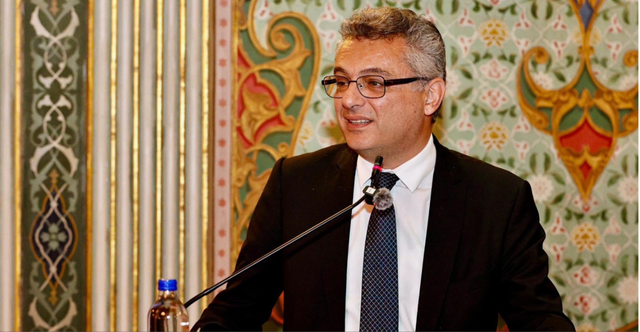 Έ&rho;&chi;&iota;&omicron;&upsilon;&rho;&mu;&alpha;&nu; &sigma;&epsilon; &Phi;ί&tau;&omicron;: &laquo;&Chi;&rho;&epsilon;&iota;&alpha;&zeta;ό&mu;&alpha;&sigma;&tau;&epsilon; &Mu;&Omicron;&Epsilon; &kappa;&alpha;&iota; &mu;&epsilon; &tau;&eta;&nu; &Epsilon;&Epsilon;&raquo;