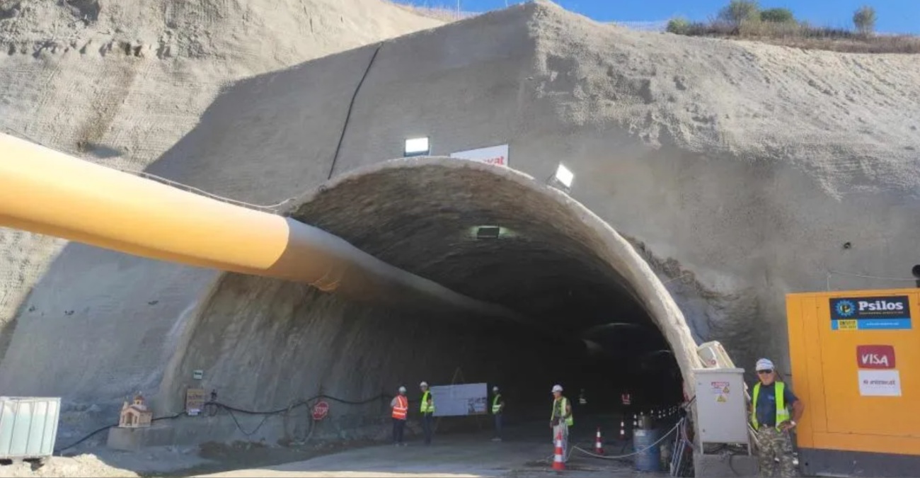 &Pi;ά&phi;&omicron;&sigmaf; &ndash; &Pi;ό&lambda;&eta; &Chi;&rho;&upsilon;&sigma;&omicron;&chi;&omicron;ύ&sigmaf;: Έ&pi;&epsilon;&sigma;&alpha;&nu; &omicron;&iota; &pi;&rho;&omicron;&sigma;&phi;&omicron;&rho;έ&sigmaf; &gamma;&iota;&alpha; &tau;&omicron;&nu; &delta;&rho;ό&mu;&omicron; &pi;&omicron;&upsilon; &laquo;&theta;&alpha; &alpha;&lambda;&lambda;ά&xi;&epsilon;&iota; &tau;&alpha; &pi;ά&nu;&tau;&alpha;&raquo;