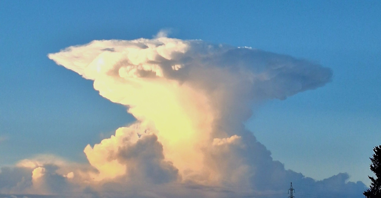 Γιγαντιαίο «μανιτάρι» εμφανίστηκε στον ουρανό της Κύπρου