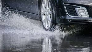 Οδηγοί Προσοχή: Σε αυτό τον δρόμο υπάρχει συσσώρευση νερού