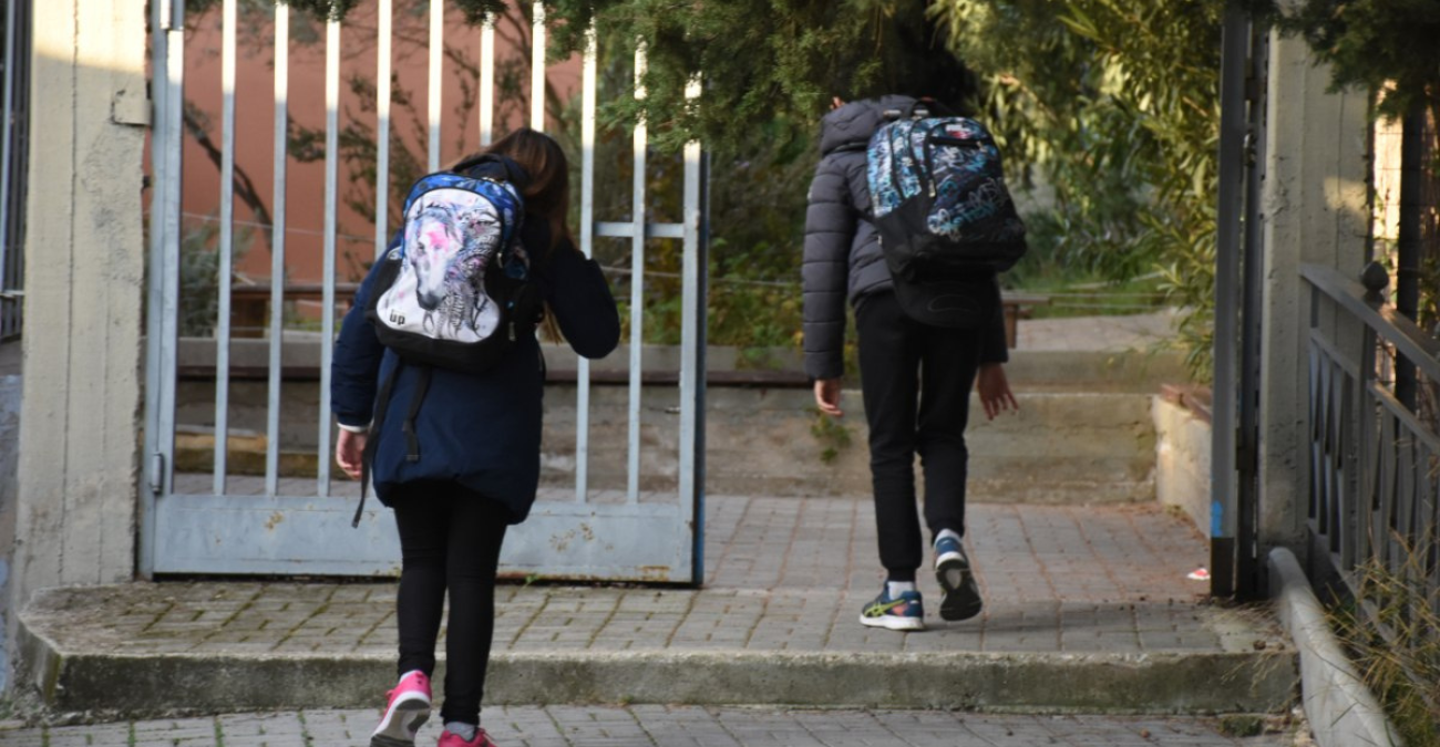 Μαθητές έδειραν 11χρονο στο σχολείο – «Μάθετέ του να μη δίνει σημασία» είπε στη μητέρα του η διευθύντρια Μαθητές έδειραν 11χρονο στο σχολείο – «Μάθετέ του να μη δίνει σημασία» είπε στη μητέρα του η διευθύντρια