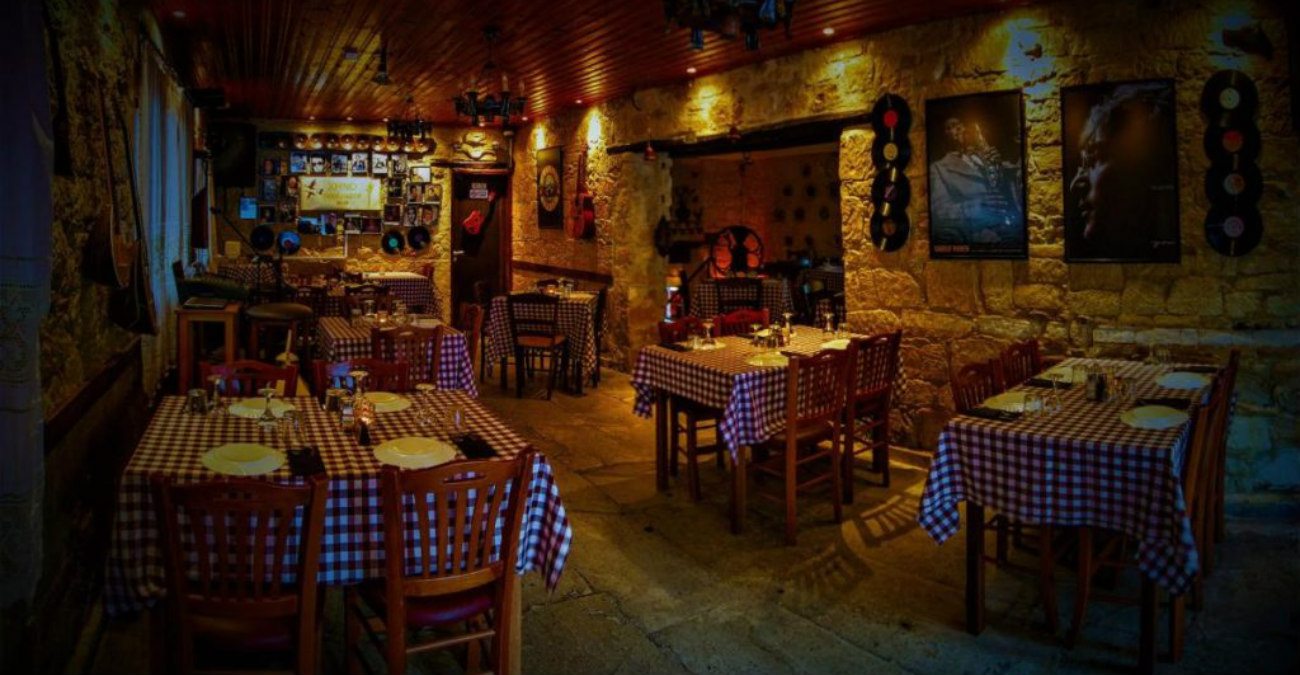 Η ταβέρνα στο χωριό που γίνεται το αγαπημένο στέκι για γιορτινά και κυριακάτικα τραπεζώματα
