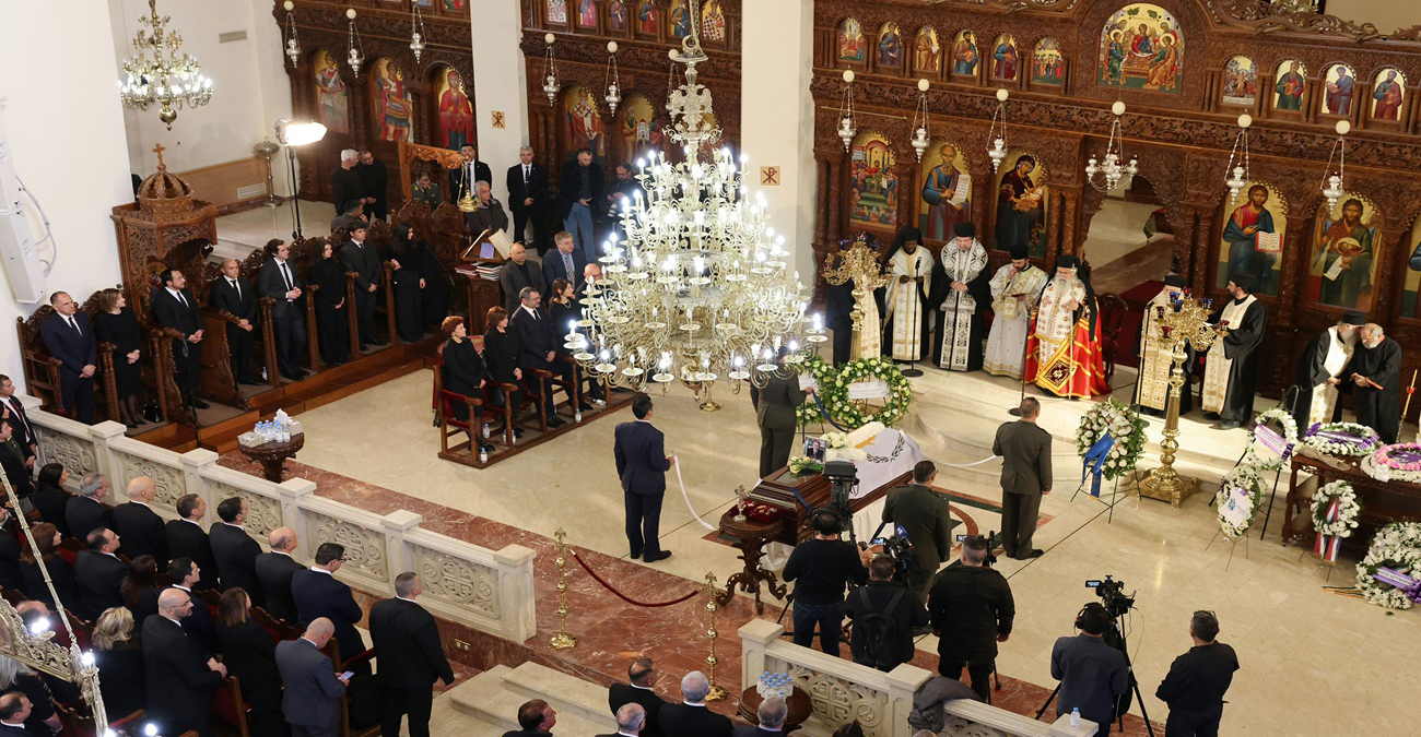 &laquo;Ά&nu;&delta;&rho;&alpha;&sigmaf; &epsilon;&pi;&iota;&phi;&alpha;&nu;ή&sigmaf;, &epsilon;&nu;ά&rho;&epsilon;&tau;&omicron;&sigmaf; &kappa;&alpha;&iota; &omega;&phi;έ&lambda;&iota;&mu;&omicron;&sigmaf; &omicron; &Gamma;&iota;ώ&rho;&gamma;&omicron;&sigmaf; &Beta;&alpha;&sigma;&iota;&lambda;&epsilon;ί&omicron;&upsilon;&raquo; - &Pi;&lambda;ή&theta;&omicron;&sigmaf; &kappa;ό&sigma;&mu;&omicron;&upsilon; &alpha;&pi;&omicron;&chi;&alpha;&iota;&rho;έ&tau;&eta;&sigma;&epsilon; &tau;&omicron;&nu; &pi;&rho;ώ&eta;&nu; &Pi;&rho;ό&epsilon;&delta;&rho;&omicron;