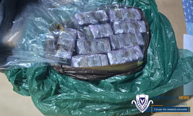 &Upsilon;&Kappa;&Alpha;&Nu;: &Eta; &mu;&epsilon;&gamma;&alpha;&lambda;ύ&tau;&epsilon;&rho;&eta; &pi;&omicron;&sigma;ό&tau;&eta;&tau;&alpha; &nu;&alpha;&rho;&kappa;&omega;&tau;&iota;&kappa;ώ&nu; &pi;&omicron;&upsilon; έ&chi;&epsilon;&iota; &epsilon;&nu;&tau;&omicron;&pi;&iota;&sigma;&tau;&epsilon;ί &sigma;&epsilon; έ&nu;&alpha; &sigma;&eta;&mu;&epsilon;ί&omicron; - &Omicron;&delta;&eta;&gamma;&omicron;ύ&nu;&tau;&alpha;&iota; &sigma;&tau;&omicron; &delta;&iota;&kappa;&alpha;&sigma;&tau;ή&rho;&iota;&omicron; &omicron;&iota; &sigma;&upsilon;&lambda;&lambda;&eta;&phi;&theta;έ&nu;&tau;&epsilon;&sigmaf; - &Delta;&epsilon;ί&tau;&epsilon; &phi;&omega;&tau;&omicron;&gamma;&rho;&alpha;&phi;ί&epsilon;&sigmaf;