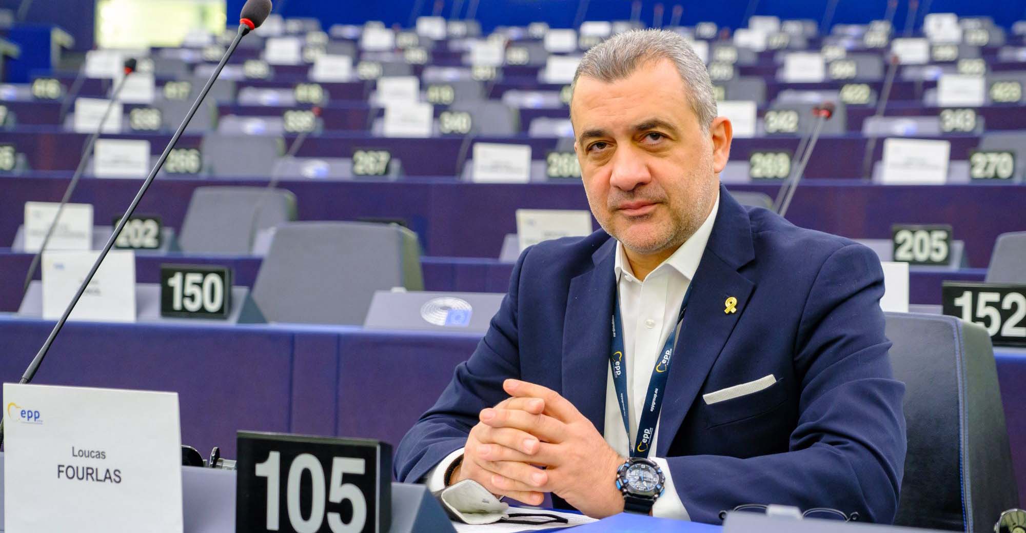 Λουκάς Φουρλάς: Ας αφουγκραστούμε την κοινωνία