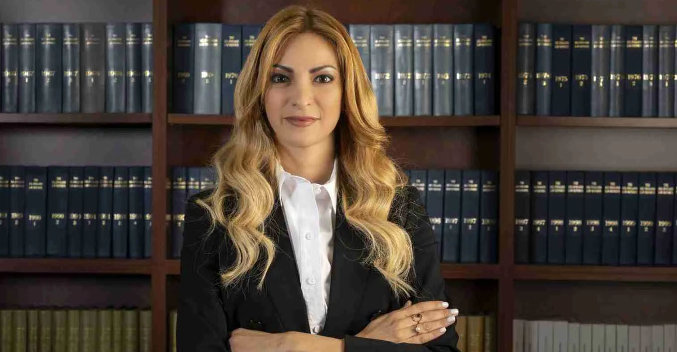 &Sigma;&tau;&omicron; &Epsilon;&Delta;&Alpha;&Delta; &eta; &Nu;&tau;ό&rho;&iota;&alpha; &Beta;&alpha;&rho;&omega;&sigma;&iota;ώ&tau;&omicron;&upsilon;: &laquo;&Mu;&epsilon; έ&pi;&alpha;&upsilon;&sigma;&alpha;&nu; &gamma;&iota;&alpha;&tau;ί &alpha;&rho;&nu;ή&theta;&eta;&kappa;&alpha; &nu;&alpha; &alpha;&lambda;&lambda;ά&xi;&omega; &tau;&omicron; &pi;ό&rho;&iota;&sigma;&mu;&alpha; &gamma;&iota;&alpha; &tau;&omicron;&nu; &Theta;&alpha;&nu;ά&sigma;&eta;&raquo;