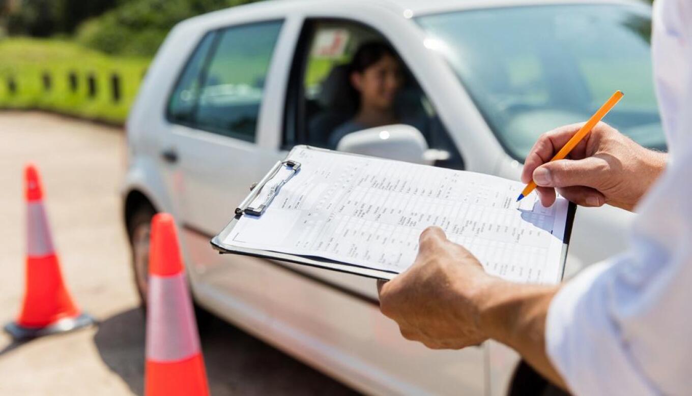 Συνελήφθη 55χρονος δάσκαλος οδήγησης που θώπευσε μαθήτρια