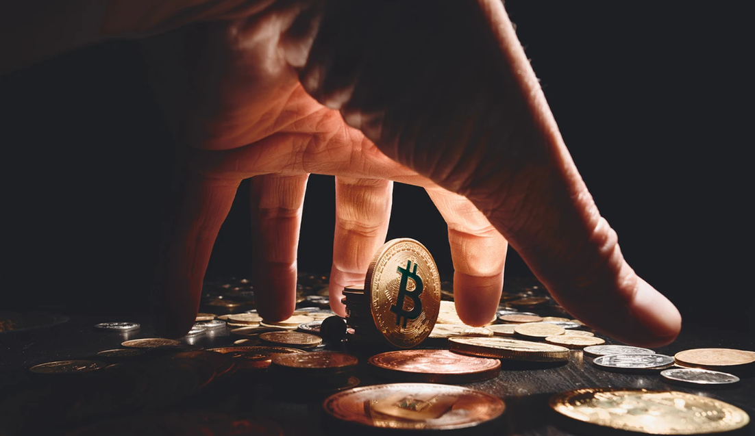 Τους απήγαγαν κουκουλοφόροι και απέσπασαν 8 εκατ. ευρώ σε κρυπτονομίσματα