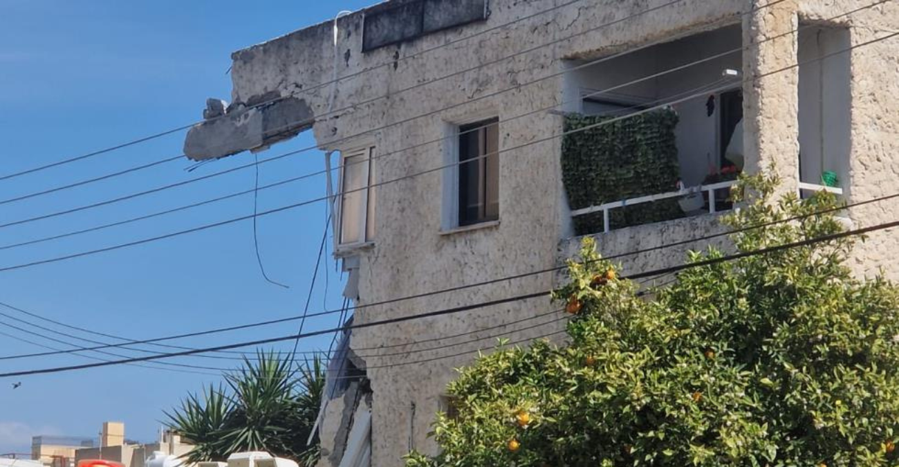 &Kappa;&alpha;&tau;ά&rho;&rho;&epsilon;&upsilon;&sigma;&eta; &kappa;&tau;&iota;&rho;ί&omicron;&upsilon; &Gamma;&epsilon;&rho;&mu;&alpha;&sigma;ό&gamma;&iota;&alpha;: &Tau;&rho;&epsilon;&iota;&sigmaf; &sigma;&tau;&omicron; &nu;&omicron;&sigma;&omicron;&kappa;&omicron;&mu;&epsilon;ί&omicron; - &Alpha;&gamma;&omega;&nu;ί&alpha; &gamma;&iota;&alpha; &tau;&eta;&nu; &kappa;&alpha;&tau;ά&sigma;&tau;&alpha;&sigma;ή &tau;&omicron;&upsilon;&sigmaf; - &Pi;ό&sigma;&alpha; ά&tau;&omicron;&mu;&alpha; &epsilon;ί&chi;&alpha;&nu; &epsilon;&gamma;&kappa;&lambda;&omega;&beta;&iota;&sigma;&tau;&epsilon;ί;